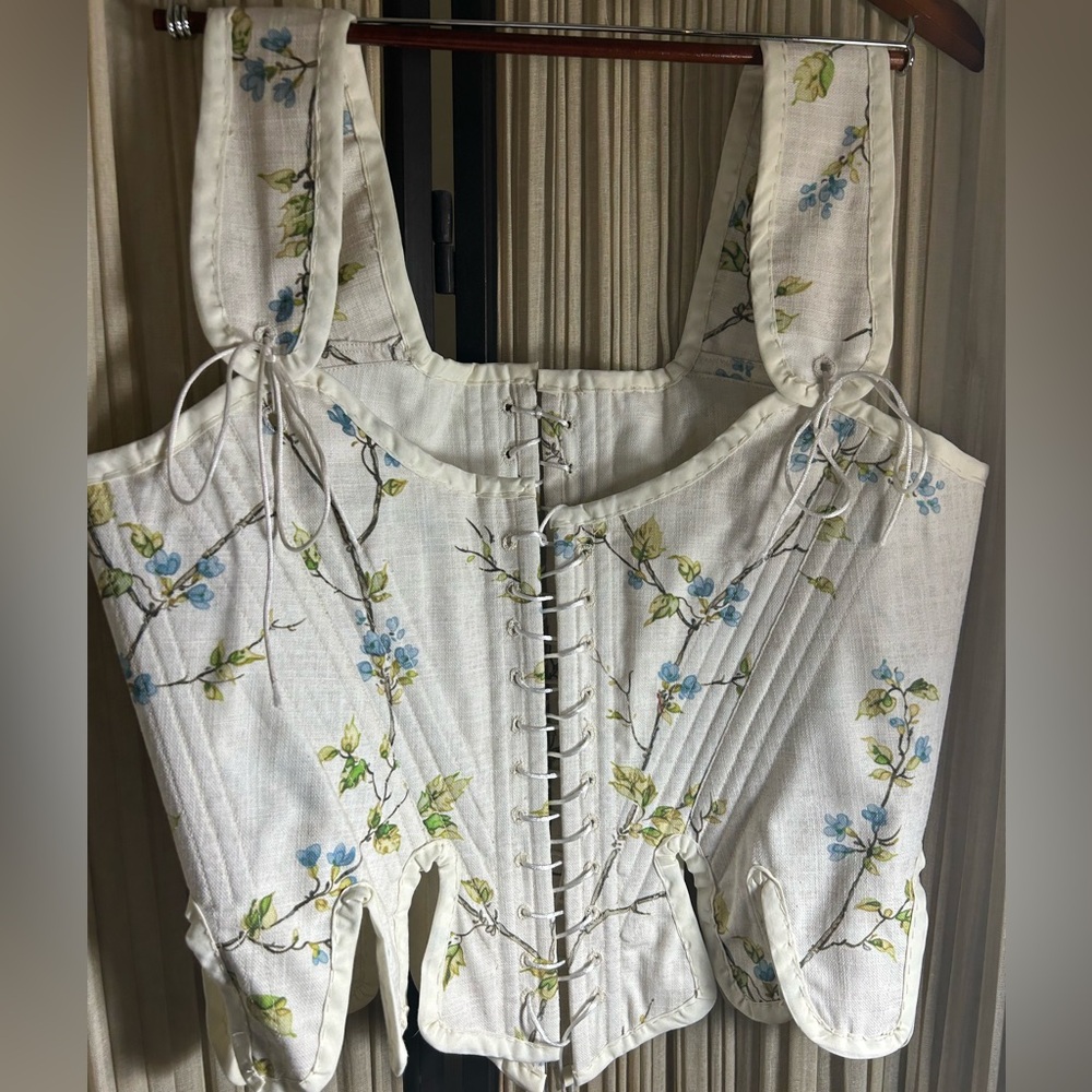 🦋🪺🐦‍⬛ FRONT / BACK LACE UP STAY 1700’s
